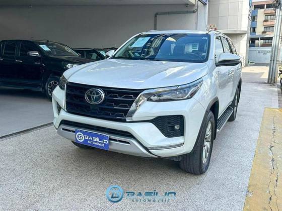 TOYOTA HILUX SW4 2.8 D-4D TURBO DIESEL SRX 7L 4X4 AUTOMÁTICO TOYOTA HILUX SW4 2.8 D-4D TURBO DIESEL SRX 7L 4X4 AUTOMÁTICO